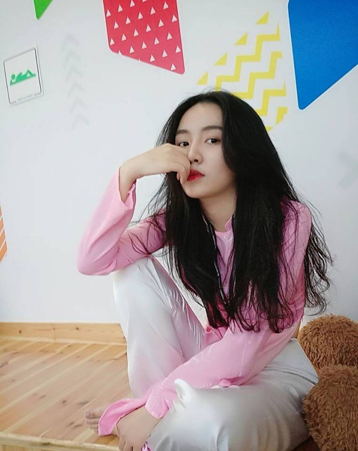 Chọn áo dài hồng làm đồng phục, nữ sinh trường Đại học này đang gây sốt bởi vì quá duyên dáng!-14