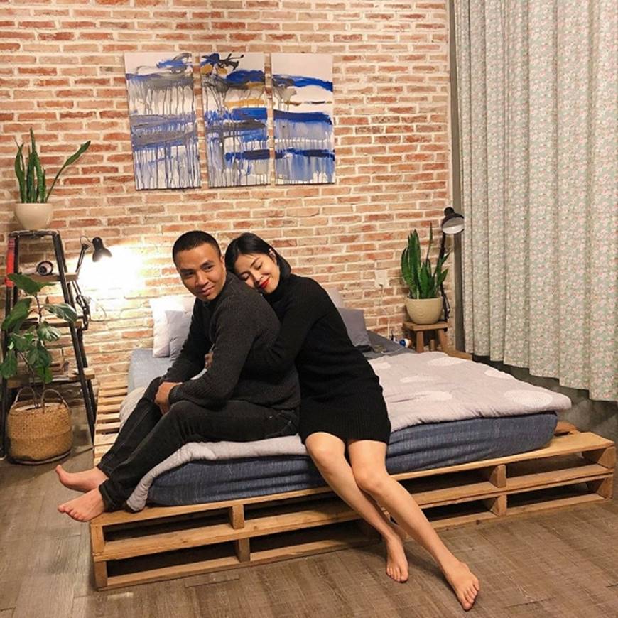 MC Hoàng Linh và bạn trai khiến dân mạng ghen tỵ khi tung loạt hình mật ngọt-3