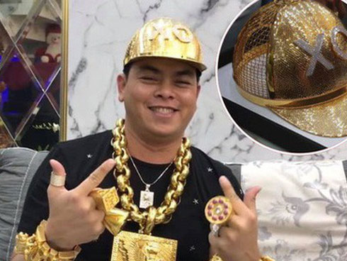 Phúc XO sắm mũ vàng đính kim cương trị giá 1,8 tỷ và thú chơi ngông của đại gia Việt-10