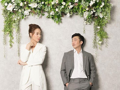 Cận kề đám cưới với đại gia Cường Đô La, Đàm Thu Trang khoe món quà phong cách 