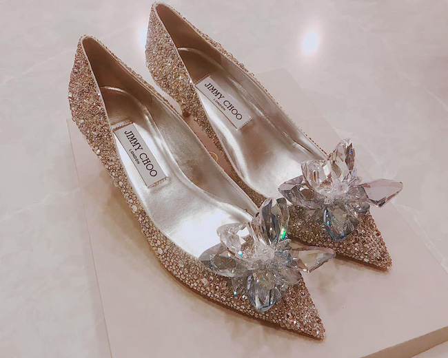 Cận kề đám cưới với đại gia Cường Đô La, Đàm Thu Trang khoe món quà phong cách công chúa Lọ Lem trị giá hàng trăm triệu-2