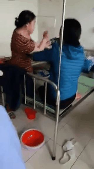 Thương con gái bị mẹ chồng hành suốt bao năm, mẹ đẻ lao vào đại chiến với thông gia khiến dân mạng nhốn nháo-2