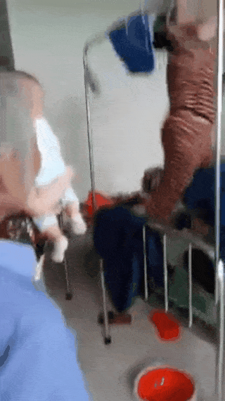 Thương con gái bị mẹ chồng hành suốt bao năm, mẹ đẻ lao vào đại chiến với thông gia khiến dân mạng nhốn nháo-1