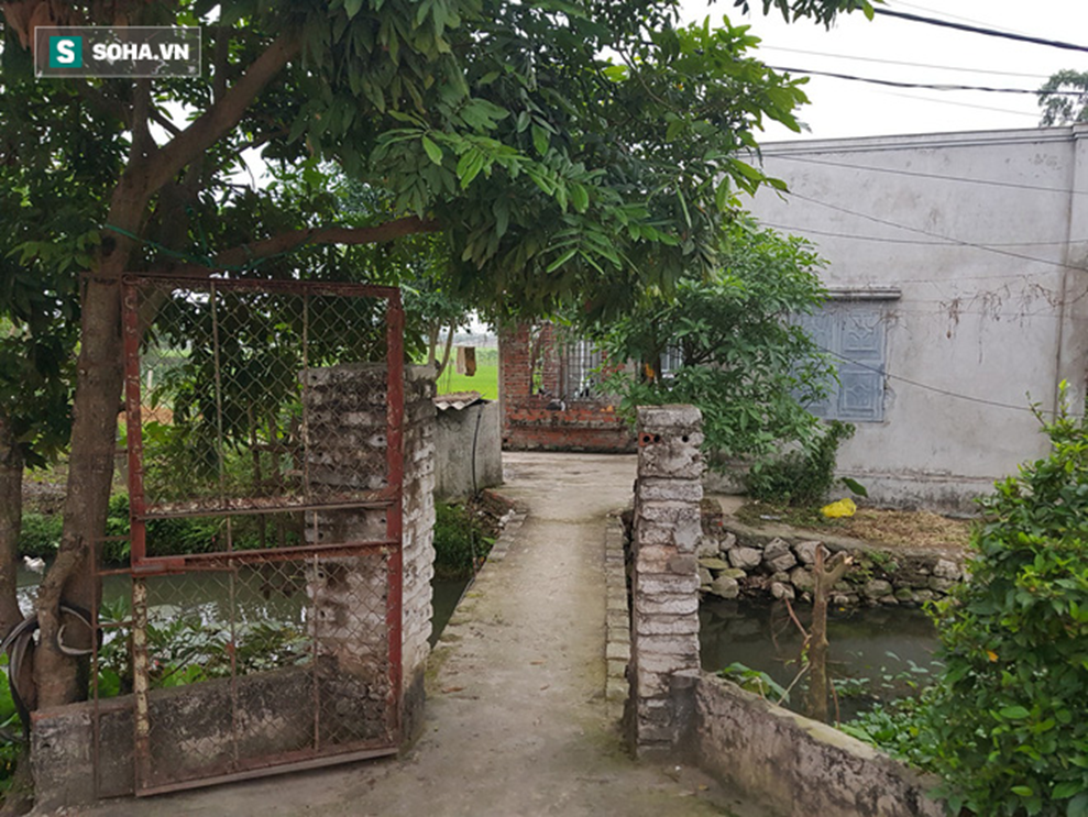 Phía sau clip người cha say rượu đốt quần áo, sách vở của con: Vợ chồng phẫn uất vì một lời đồn-1