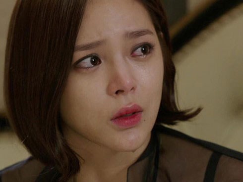 Thấy chồng ra ngoài mãi chưa về, tôi đi tìm thì nghe được bí mật khủng khiếp giữa anh và cô bạn thân lâu năm