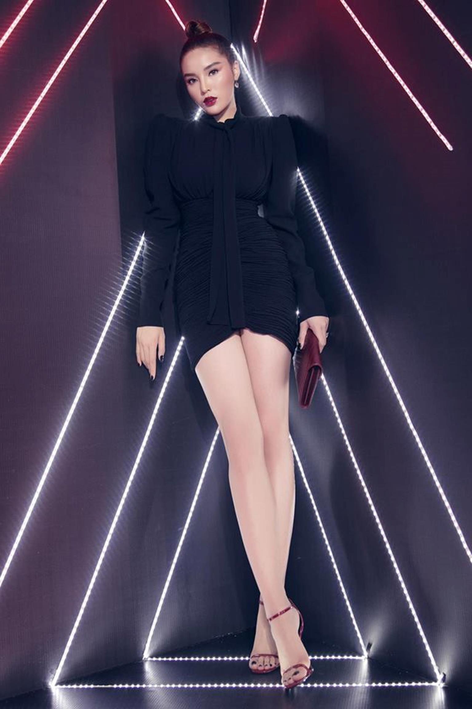 Mặc ngắn, Tiểu Vy lộ chân dài đắt giá nhưng Kỳ Duyên đỉnh hơn-3