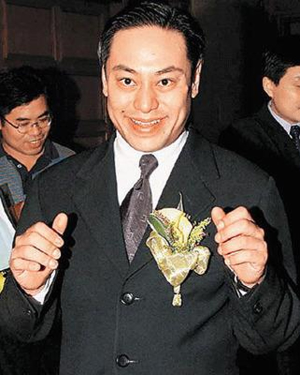 Cái kết đắng của tỷ phú tiêu tiền như nước, cặp kè hàng loạt mỹ nhân Hong Kong-1