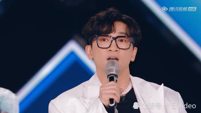 U50 Tô Hữu Bằng vừa gây sốt với diện mạo trẻ trung như 20 lập tức dính nghi án phẫu thuật thẩm mỹ-3