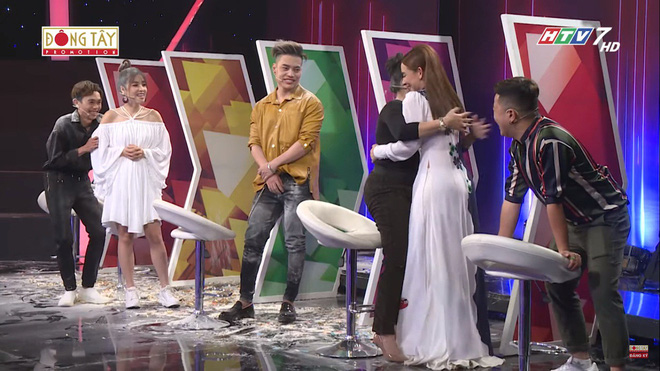 Diễn viên Puka bất cẩn với hành động rũ váy ngay trên sóng truyền hình-2