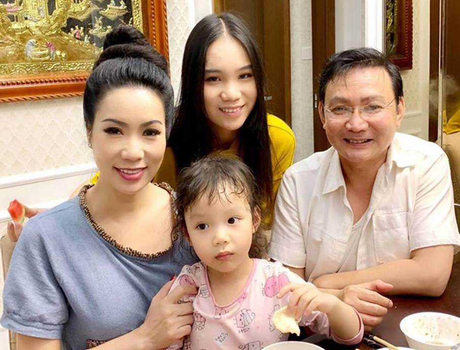 Con gái 16 tuổi của Trịnh Kim Chi cao 1,72 m, xinh xắn và học giỏi-8