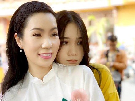 Con gái 16 tuổi của Trịnh Kim Chi cao 1,72 m, xinh xắn và học giỏi