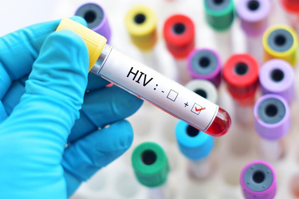 Bị kim tiêm, vật nhọn đâm, nghi ngờ nhiễm HIV thì cần làm những gì để phòng tránh nguy hiểm?-1