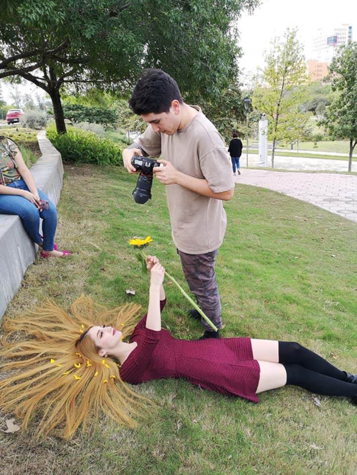 Chơi với người bạn làm thiết kế, ảnh xấu đến đâu cũng trở nên xịn xò-6