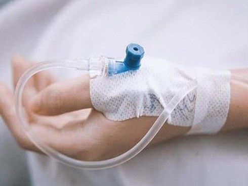 Người phụ nữ bị sốc phản vệ, tử vong sau 10 phút truyền đạm: Hãy từ bỏ ngay thói quen cứ mệt là truyền dịch!