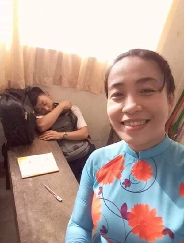 Phát hiện nam sinh ngủ gật trong lớp, cách giải quyết của cô giáo khiến tất cả bật cười-1