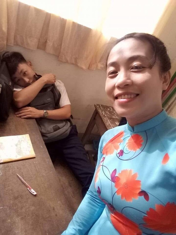 Phát hiện nam sinh ngủ gật trong lớp, cách giải quyết của cô giáo khiến tất cả bật cười-2