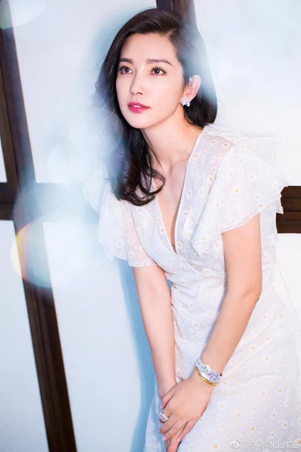 Ở tuổi U50, Lý Băng Băng vẫn đẹp nóng bỏng nhờ tuyệt chiêu giữ dáng này đây-1