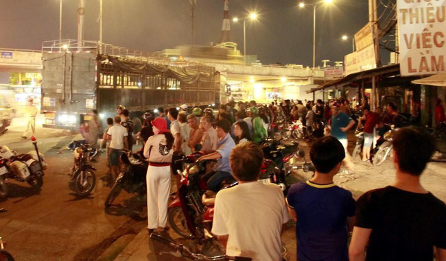 Tai nạn kinh hoàng, 2 cụ già bị kéo lê trên đường rồi cuốn vào gầm xe tải tử vong-5