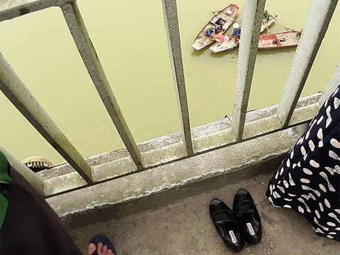 Người mẹ nghèo nuôi con cho cặp đôi đi xe sang suốt 16 năm-5