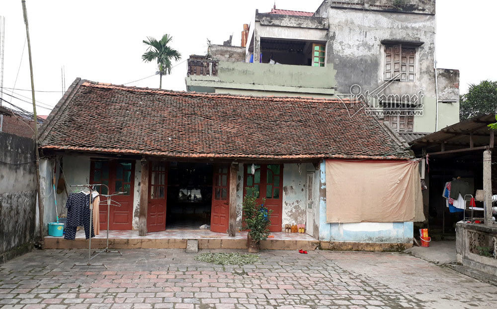 Người mẹ nghèo nuôi con cho cặp đôi đi xe sang suốt 16 năm-1