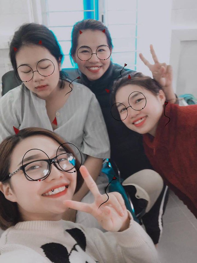 Tình nghĩa chị em có bền lâu: Đi thăm bạn ốm, 3 nữ sinh chiếm luôn giường bệnh nằm ngủ ngon lành-2