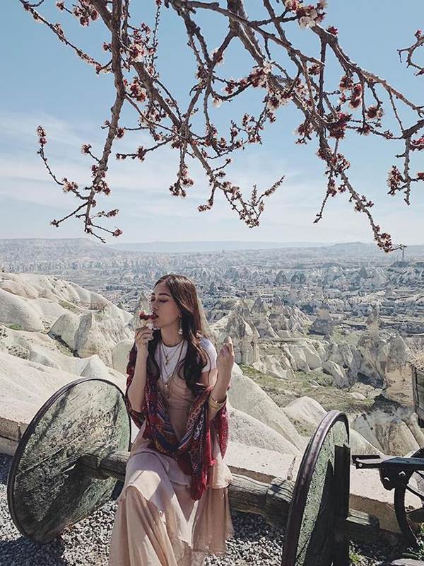 Loạt ảnh du lịch trời Tây tình tứ của Á hậu Phương Nga và bạn trai-2