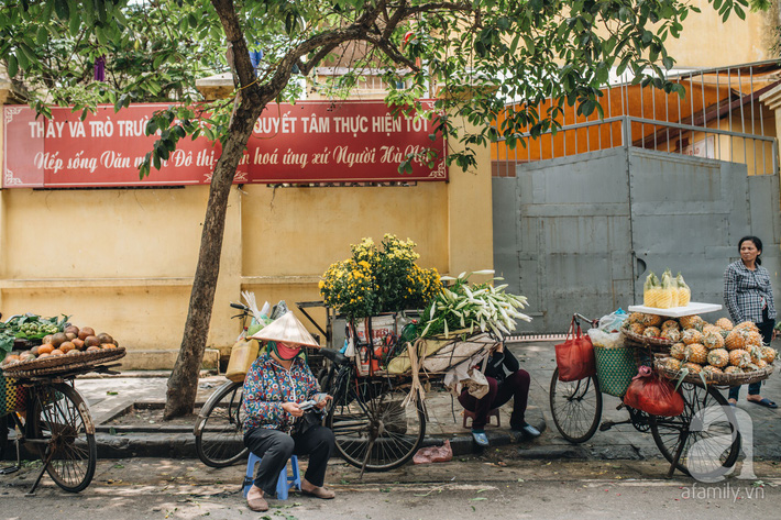 Tháng 4 về, Hà Nội lại dịu dàng những gánh loa kèn trắng tinh khôi, thơm nồng nàn khắp các góc phố-14