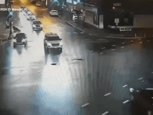 Tài xế say rượu vượt đèn đỏ, đâm thẳng vào xe cảnh sát