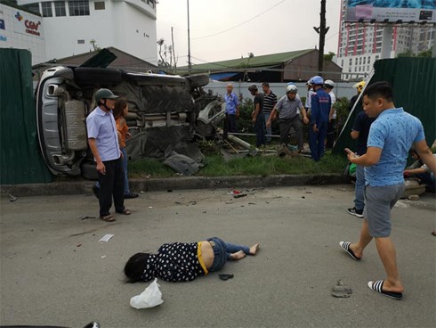 Một nạn nhân bị nữ tài xế lái Mercedes tông trúng đang hôn mê sâu do chấn thương sọ não, gãy đùi