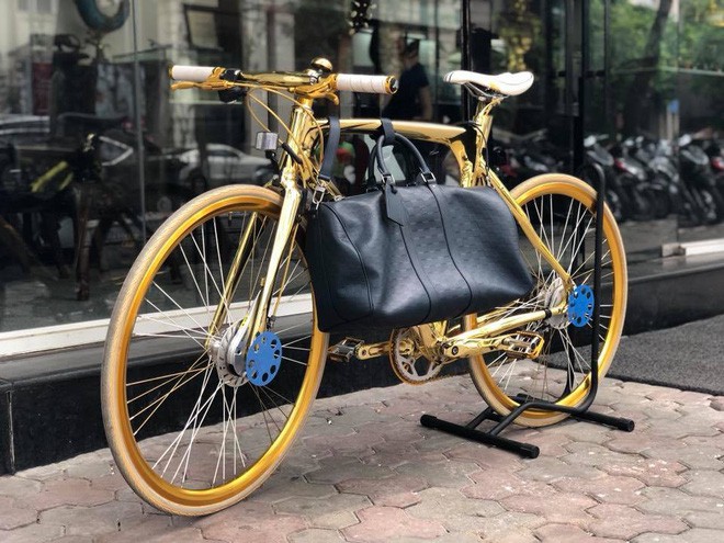 Phúc XO sắm mũ vàng đính kim cương trị giá 1,8 tỷ và thú chơi ngông của đại gia Việt-5