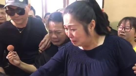 Hồng Vân, Minh Nhí khóc nghẹn trang điểm cho nghệ sĩ Anh Vũ lần cuối-2
