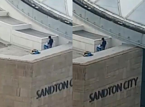 Cặp đôi ngang nhiên ân ái trên nóc nhà, văn phòng tòa bên cạnh nhìn từ đầu đến cuối-1