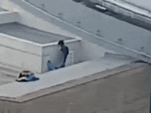 Đăng ảnh hôn nhau trên bể bơi vô cực đảo Bali, cặp đôi trai xinh gái đẹp nhận cơn mưa gạch đá từ MXH-5