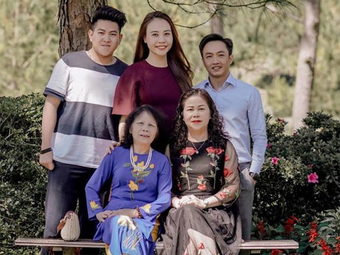 Vừa tung ảnh cưới ngọt ngào, Cường Đô La đã 