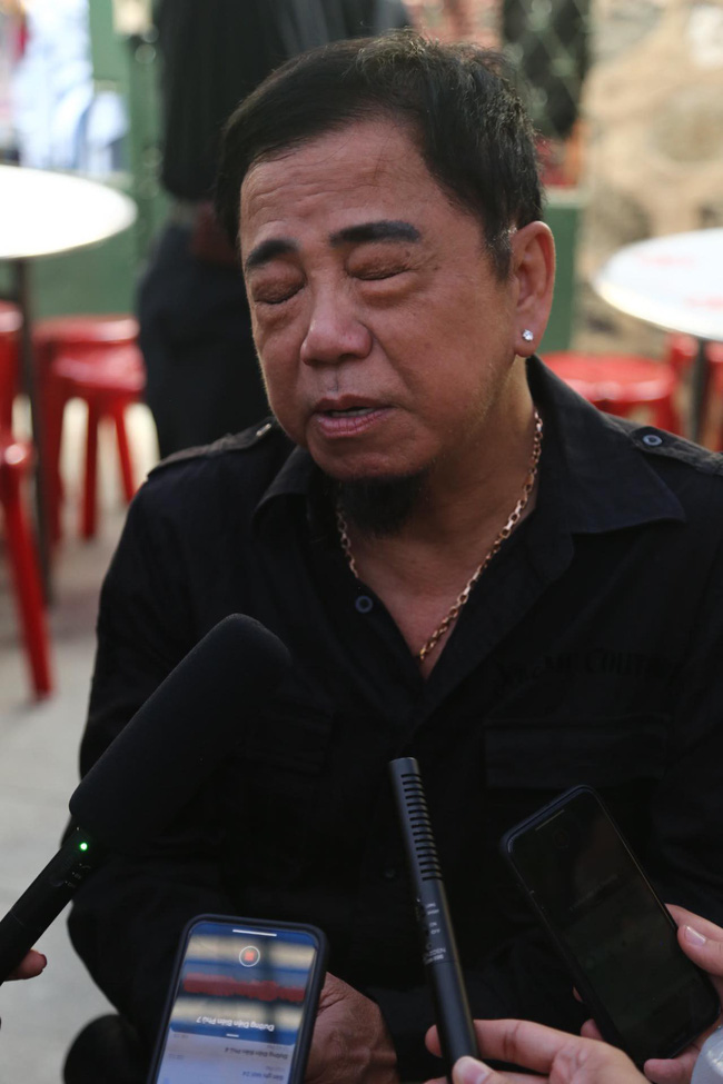 Bạn bè nghệ sĩ lặng người, bật khóc trong tang lễ cố diễn viên Anh Vũ-13