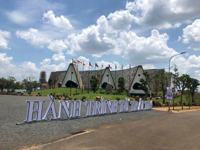 Hậu ly hôn, Đặng Lê Nguyên Vũ sắm siêu xe 20 tỷ, Lê Hoàng Diệp Thảo khoe” thành tích-2