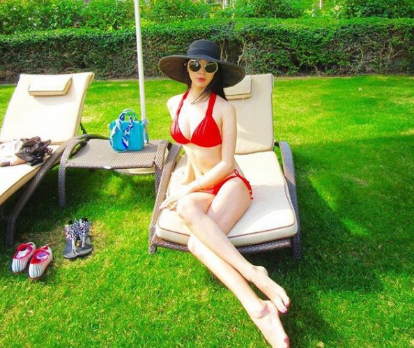 Cuộc sống xa hoa của tiểu thư có chiếc cằm đẹp nhất Trung Quốc: Bố mẹ cho chục tỷ mỗi tháng để tiêu xài, muốn xuất bản hẳn cuốn tạp chí về cách sống sang chảnh-14