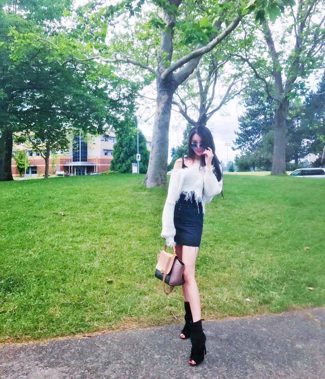 Cuộc sống xa hoa của tiểu thư có chiếc cằm đẹp nhất Trung Quốc: Bố mẹ cho chục tỷ mỗi tháng để tiêu xài, muốn xuất bản hẳn cuốn tạp chí về cách sống sang chảnh-15