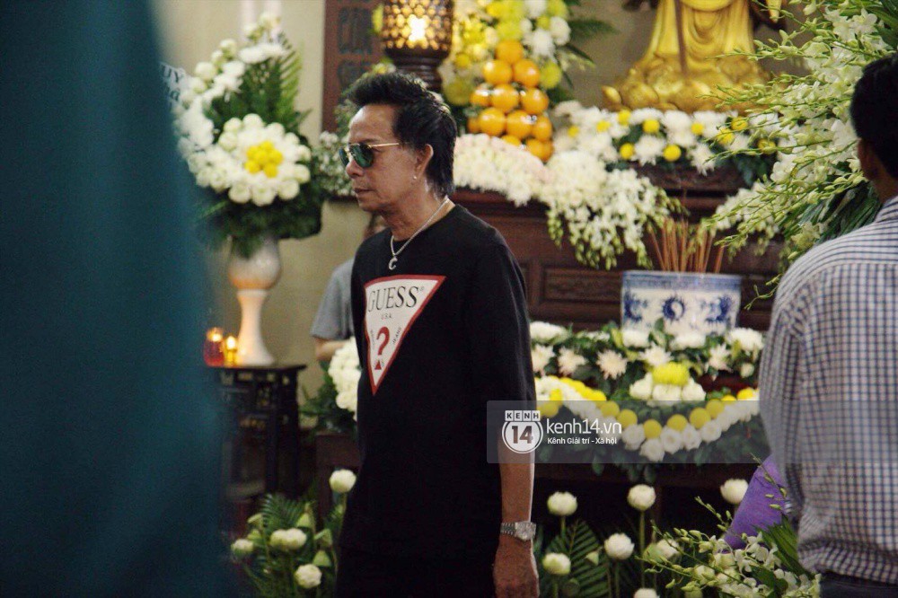 Bạn bè nghệ sĩ lặng người, bật khóc trong tang lễ cố diễn viên Anh Vũ-17