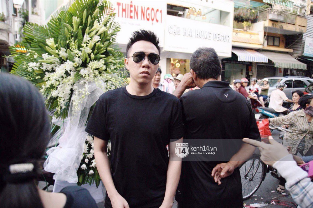 Bạn bè nghệ sĩ lặng người, bật khóc trong tang lễ cố diễn viên Anh Vũ-20