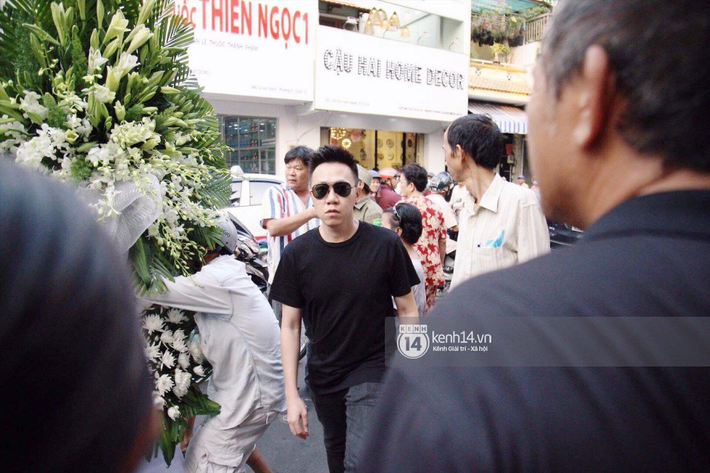 Bạn bè nghệ sĩ lặng người, bật khóc trong tang lễ cố diễn viên Anh Vũ-22