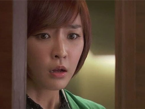 Đến thăm bạn thân nhưng không báo trước, tôi chết điếng khi thấy cảnh tượng phía sau cánh cửa phòng ngủ