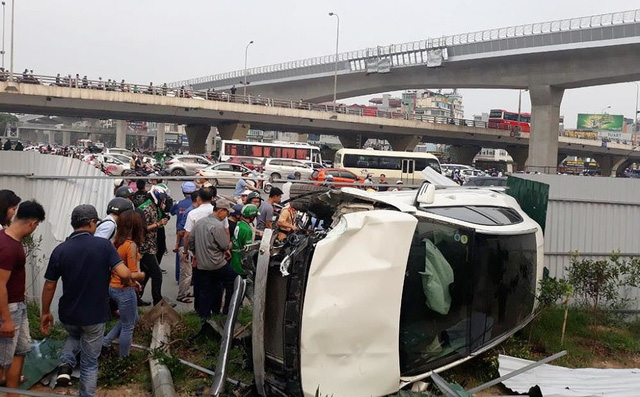 Nữ tài xế Mercedes tông hàng loạt xe máy khai đạp nhầm chân ga-1