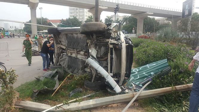 Nữ tài xế Mercedes tông hàng loạt xe máy khai đạp nhầm chân ga-3