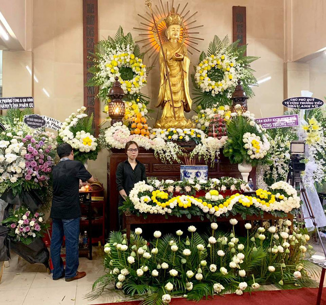 Trịnh Kim Chi khóc ngất khi tới viếng nghệ sĩ Anh Vũ, nghẹn ngào nói lời tiễn biệt người bạn thân thiết-4