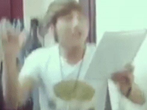 Dàn mỹ nữ Kpop tự tin biểu diễn dù tuột áo, suýt lộ vòng một-1