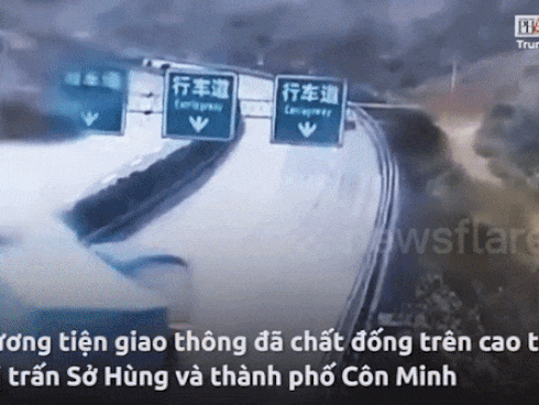 Xe tải mất lái khiến các phương tiện phía sau tông liên hoàn