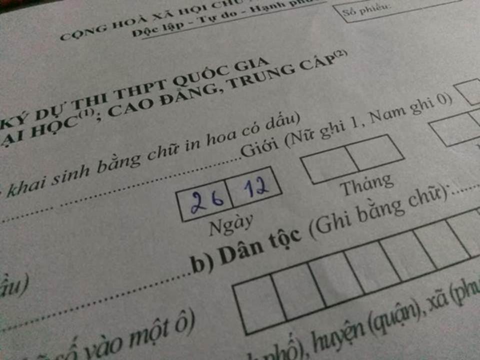 Thời tiết có 4 mùa, nhưng học sinh còn có mùa điền hồ sơ thi Đại học-5