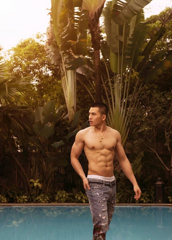 Quốc Thiên khoe body 6 múi đẹp mê người khi đón tuổi 31-7