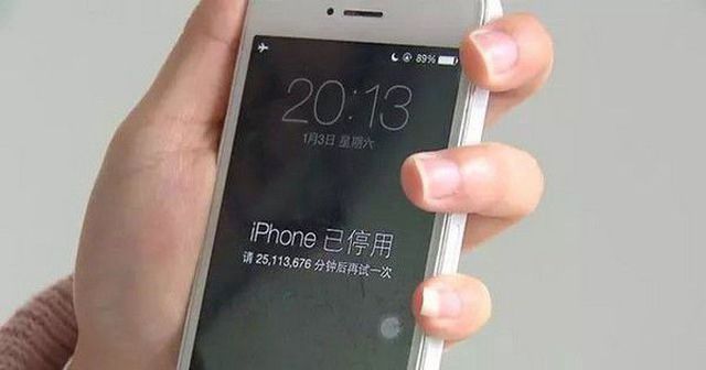 Nghịch iPad của bố, bé 3 tuổi khiến chiếc máy tính bảng bị khóa trong... 49 năm-2